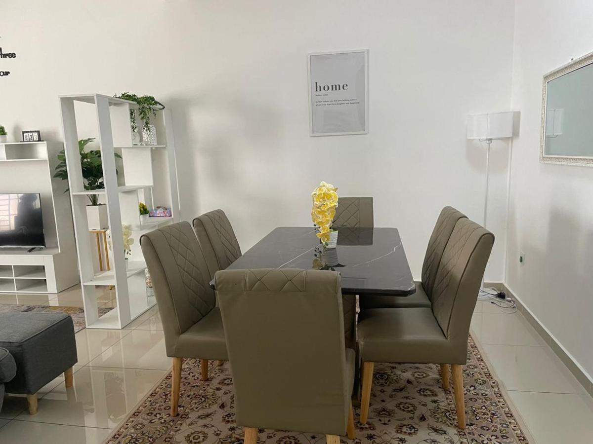 Safiyya Homestay Keluang Luaran gambar