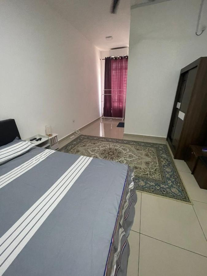Safiyya Homestay Keluang Luaran gambar