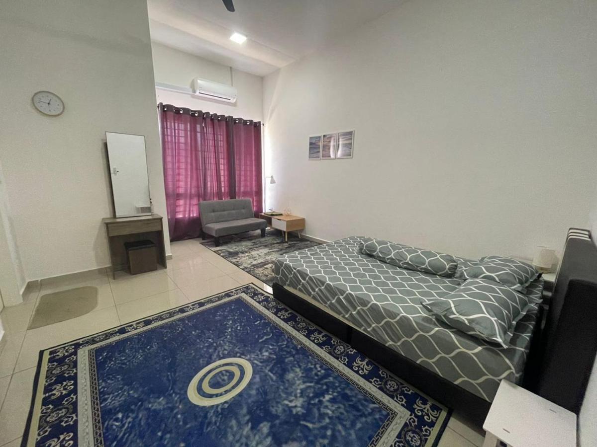 Safiyya Homestay Keluang Luaran gambar