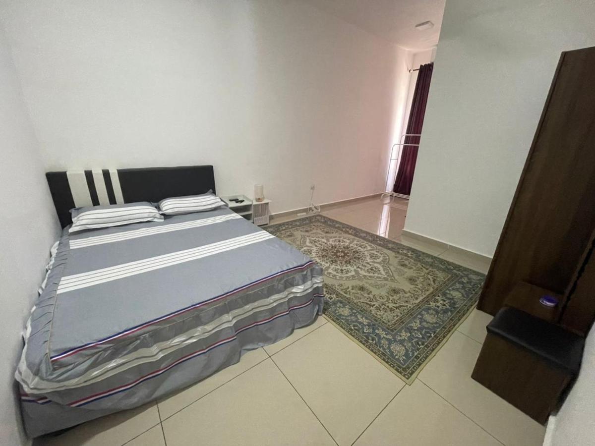 Safiyya Homestay Keluang Luaran gambar